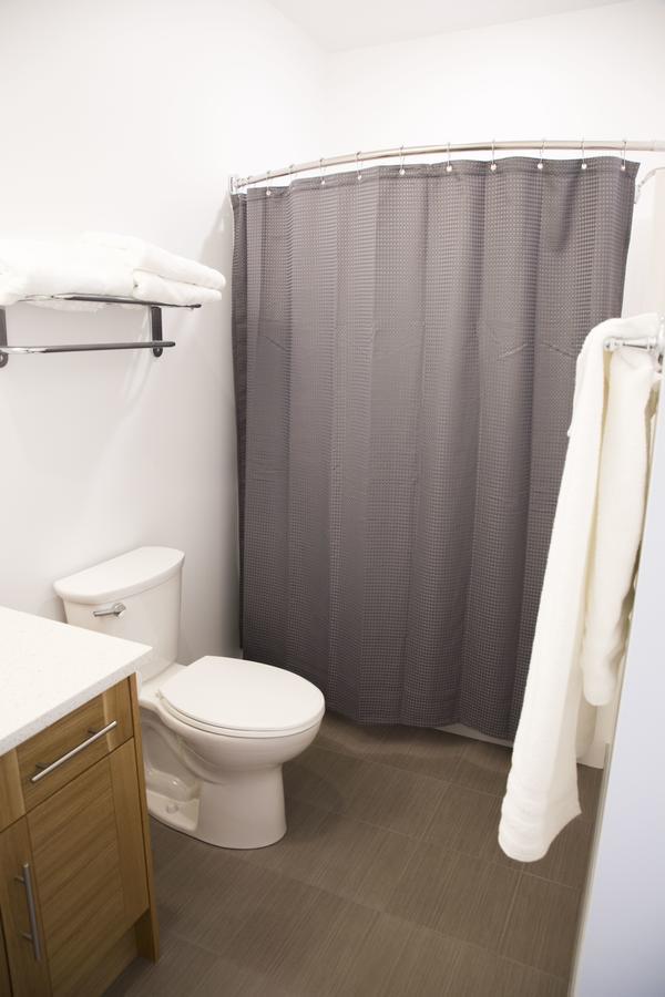 Pacific Point Market And Suites Powell River Bagian luar foto