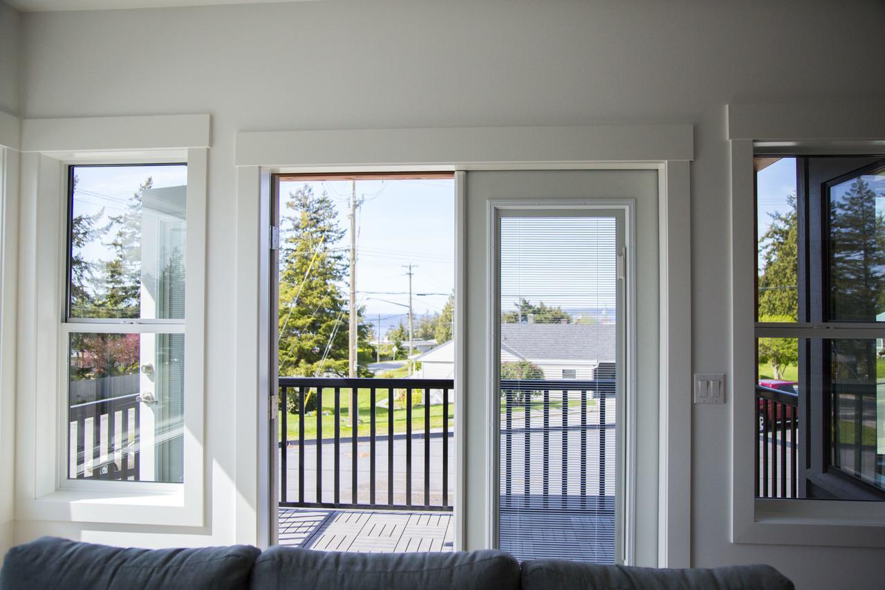 Pacific Point Market And Suites Powell River Bagian luar foto