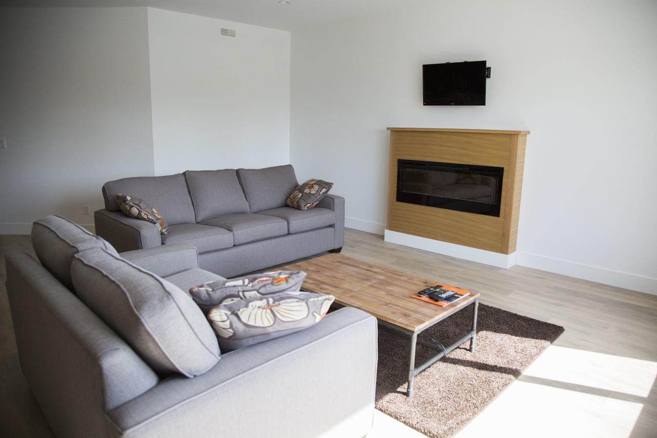 Pacific Point Market And Suites Powell River Bagian luar foto